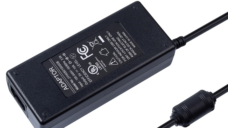 阻燃PC材料：電源適配器外殼的高性能解決方案