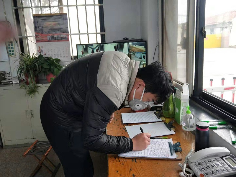 進(jìn)入公司人員要測量體溫、記錄表格